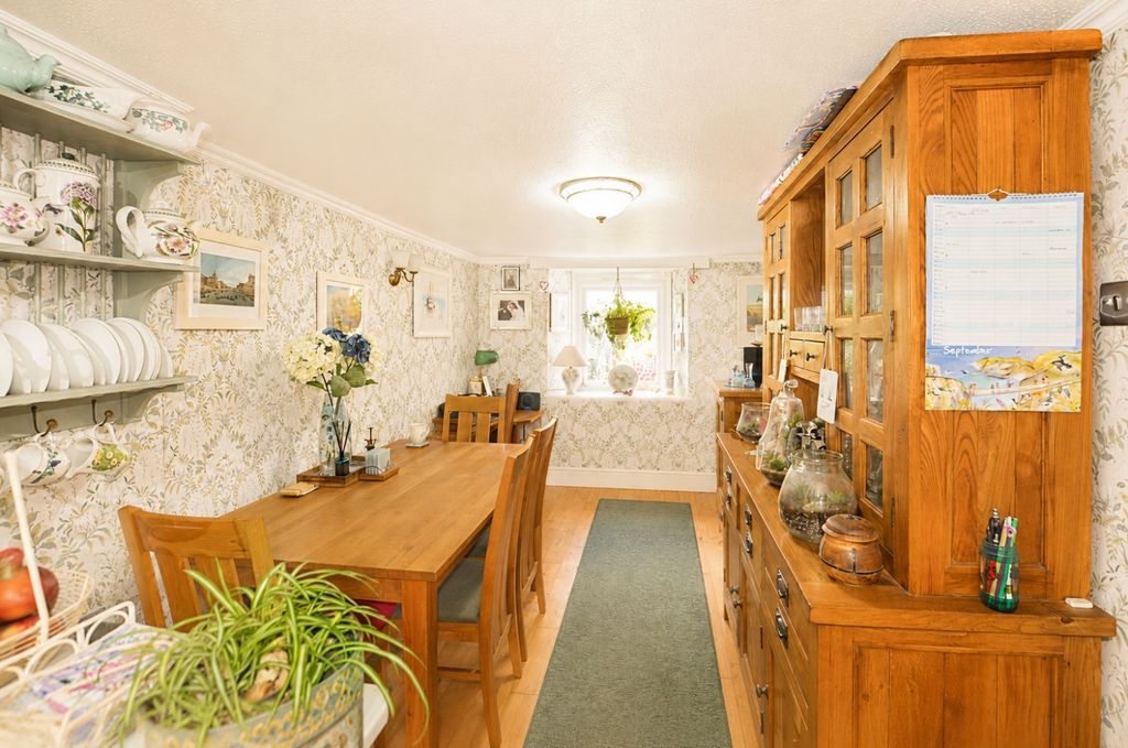 Property photo 2 of 10 A180B091-d25d-4Ec2-9896-950F94F1286d