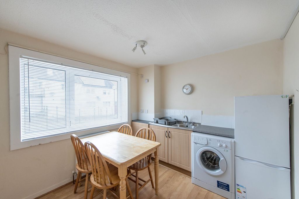 Property photo 3 of 12 04