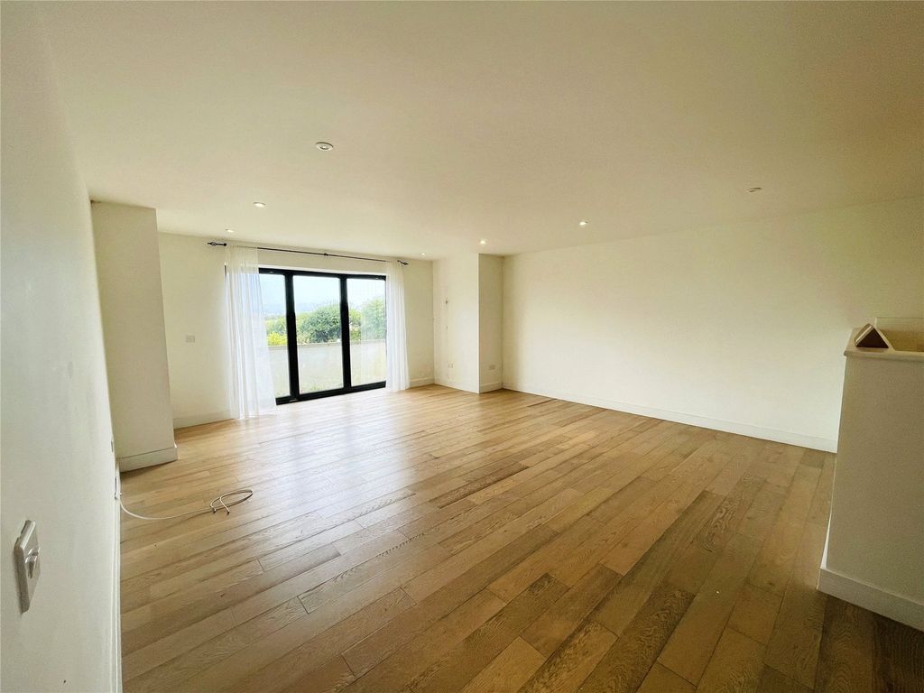 Property photo 2 of 14 Picture No. 27