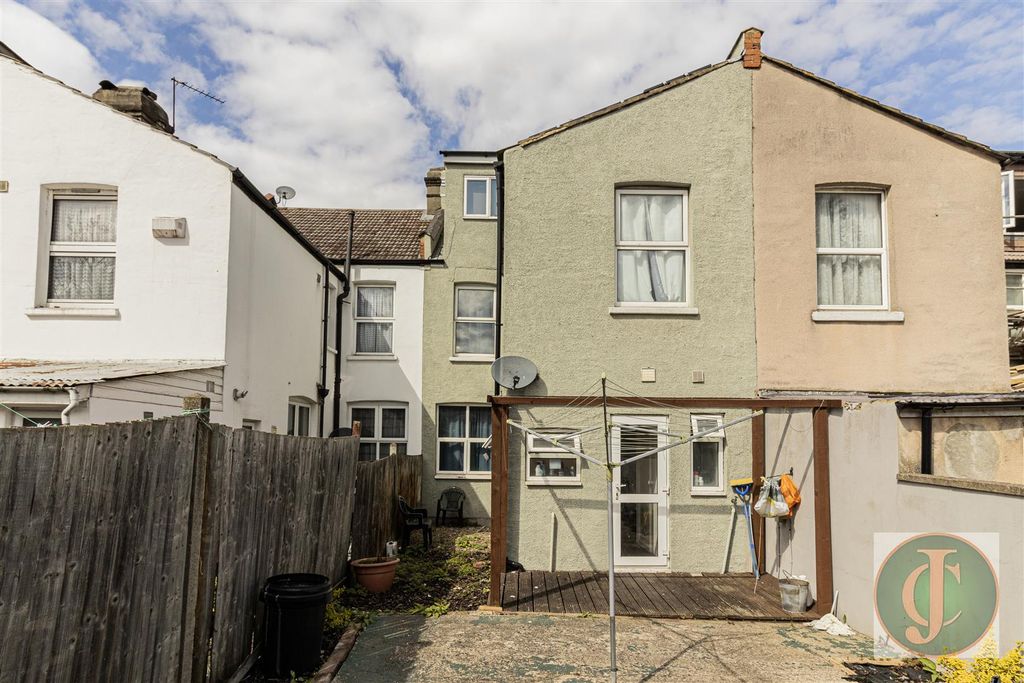 Property photo 3 of 15