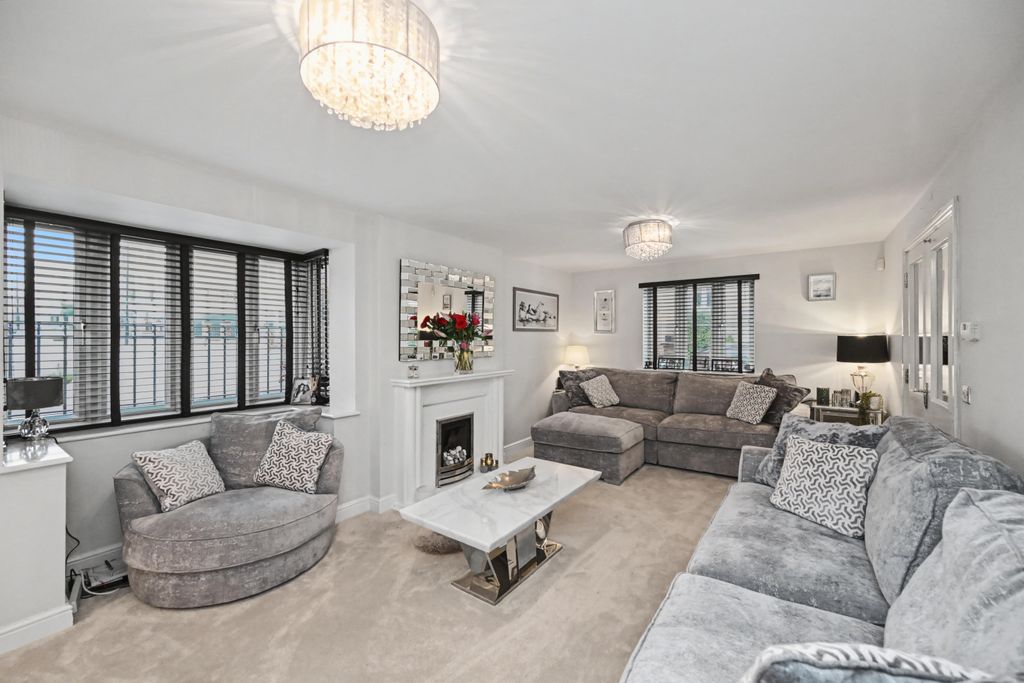 Property photo 3 of 24