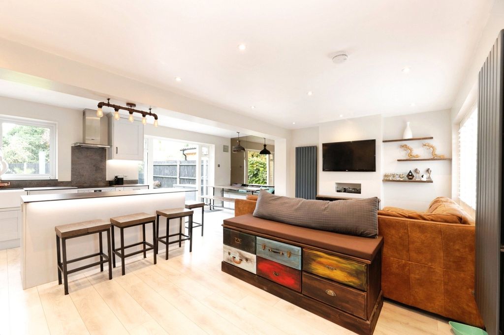 Property photo 2 of 17 Photo