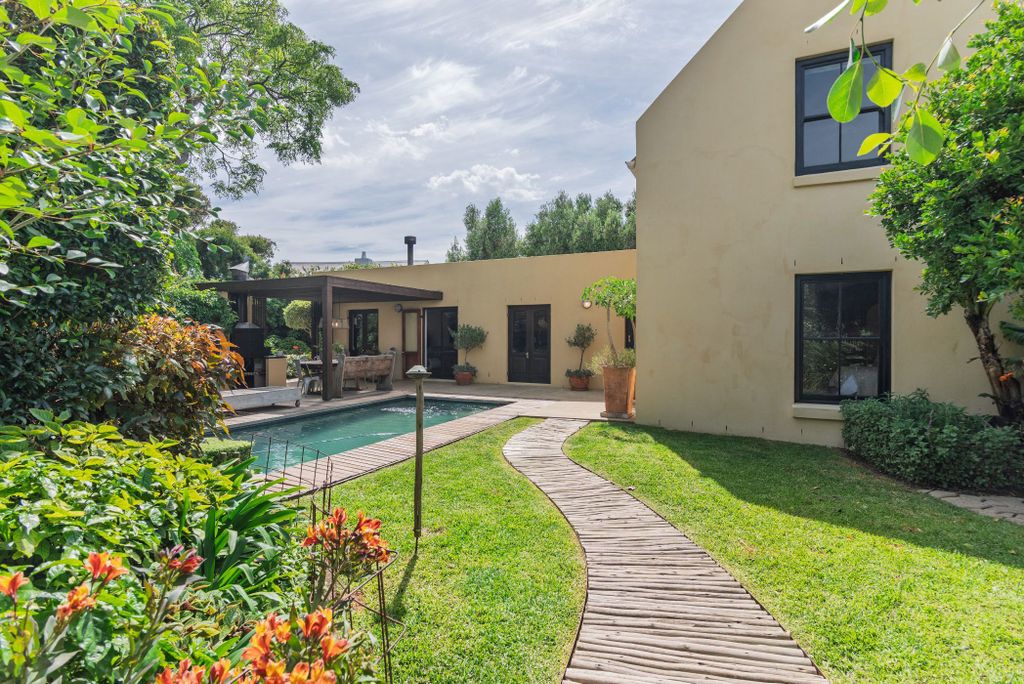 Property photo 1 of 35 Kw1722158