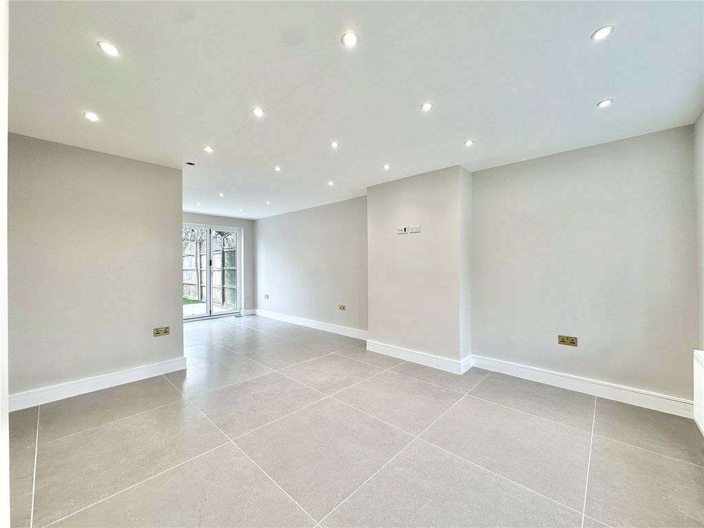 Property photo 2 of 21 Picture No. 13