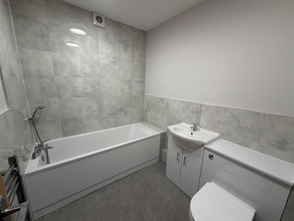 Property photo 3 of 7 Bathroom 1.Jpeg