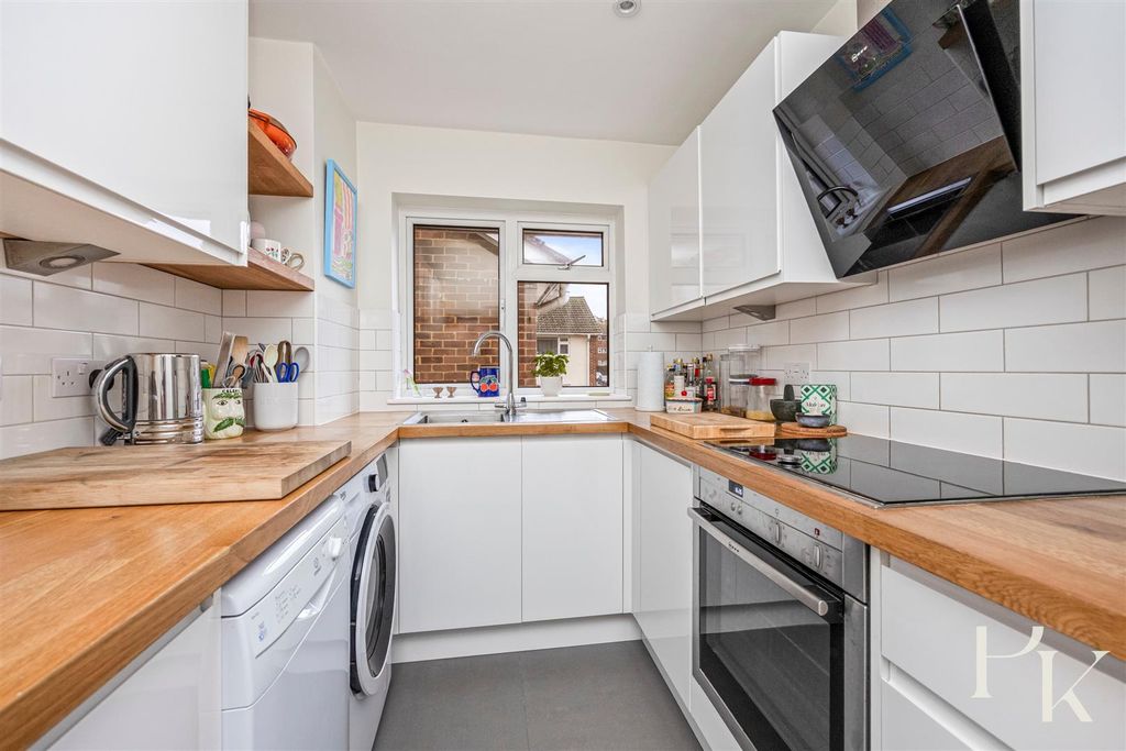 Property photo 3 of 14 Kitchen
