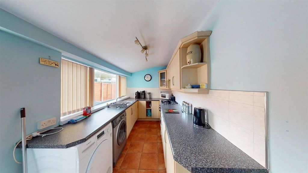 Property photo 3 of 15 Kitchen