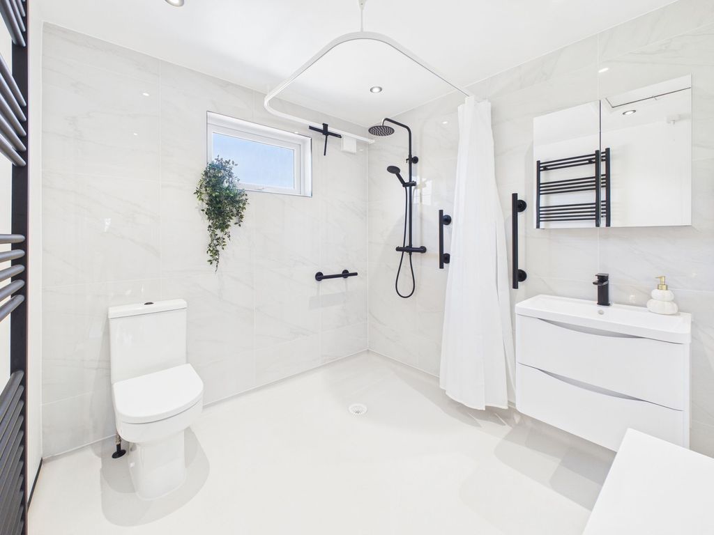 Property photo 3 of 12 Wet Room