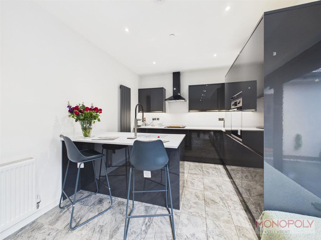 Property photo 2 of 15 Cam04439G0-Pr0226-Still008.Jpg