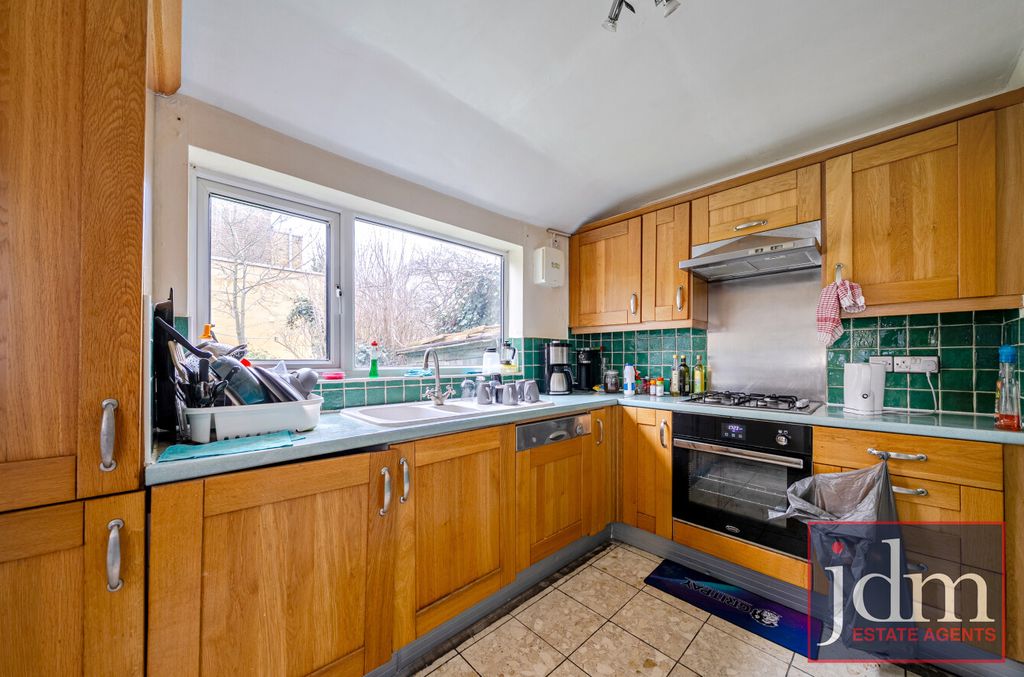 Property photo 3 of 10 692A28B6-Fa01-413...