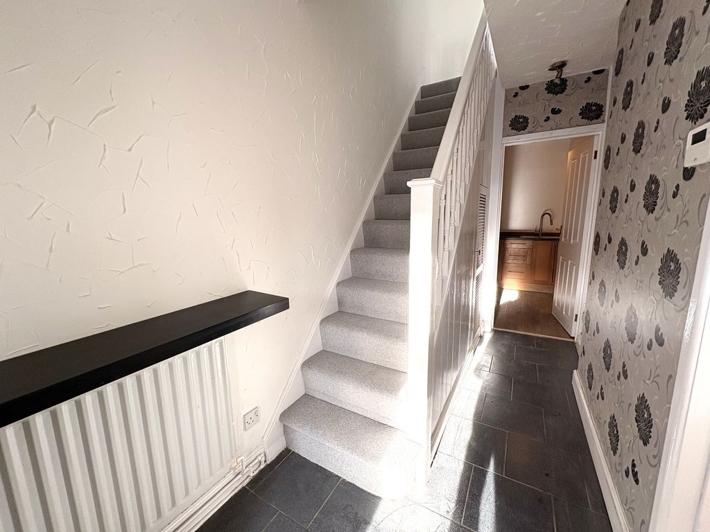 Property photo 2 of 17 Hallway