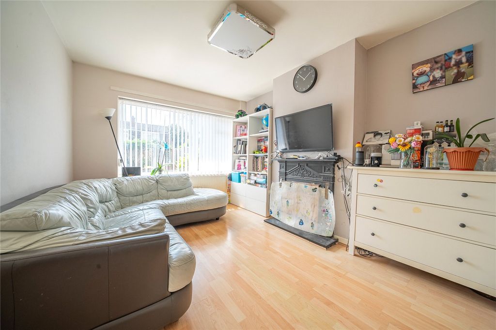 Property photo 2 of 17 Picture No. 15