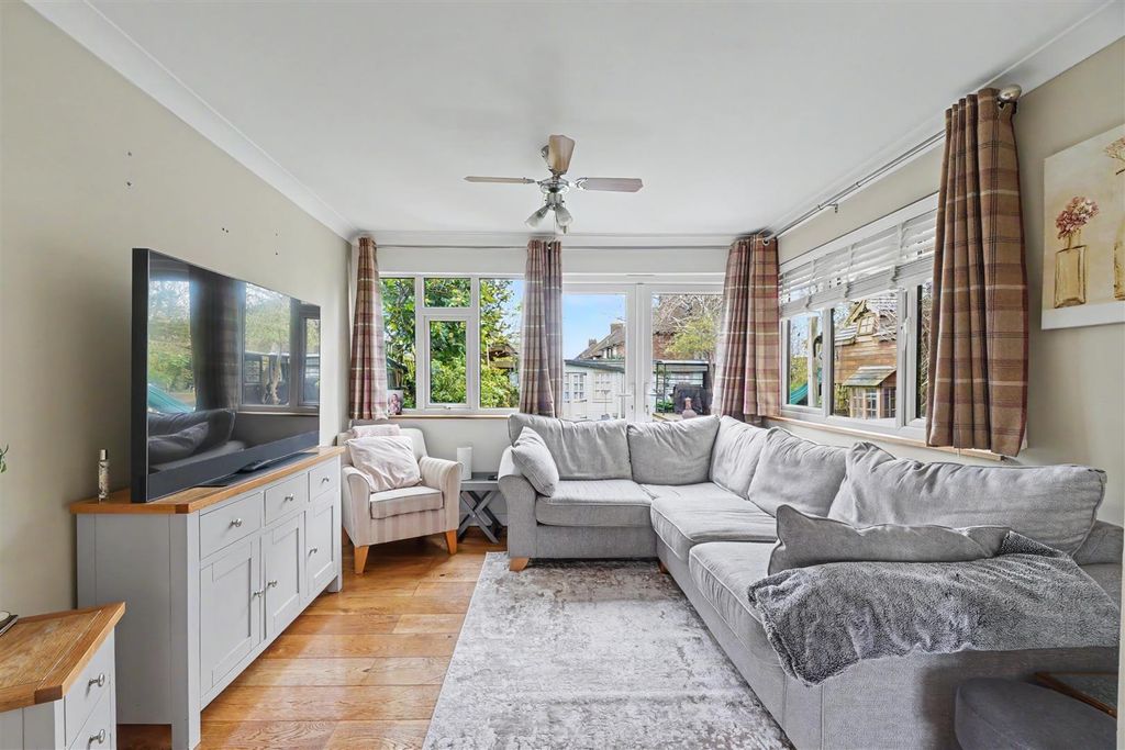 Property photo 3 of 34