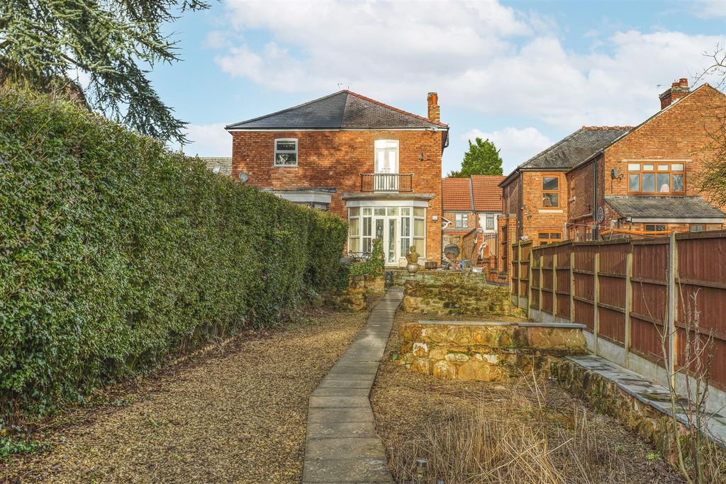 Property photo 2 of 16