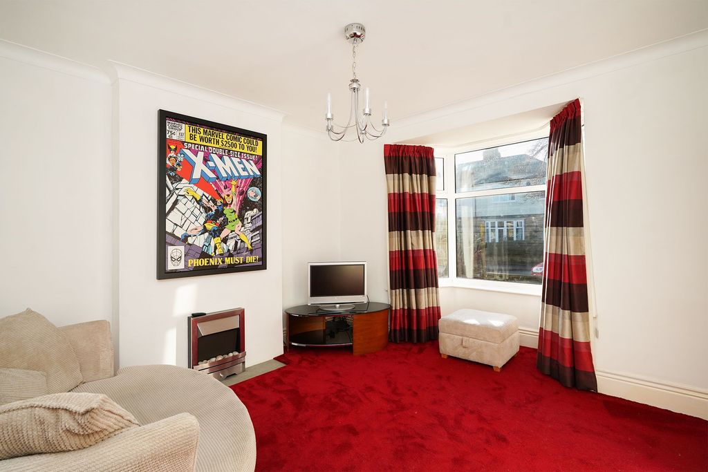 Property photo 3 of 18 Lounge