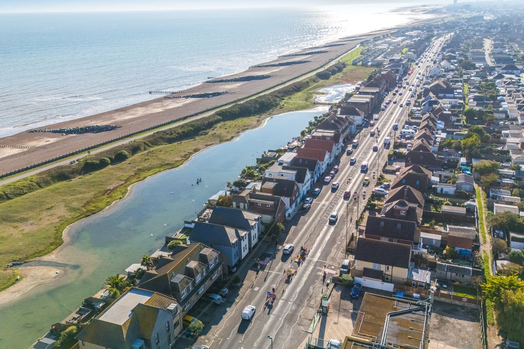 Property photo 1 of 28