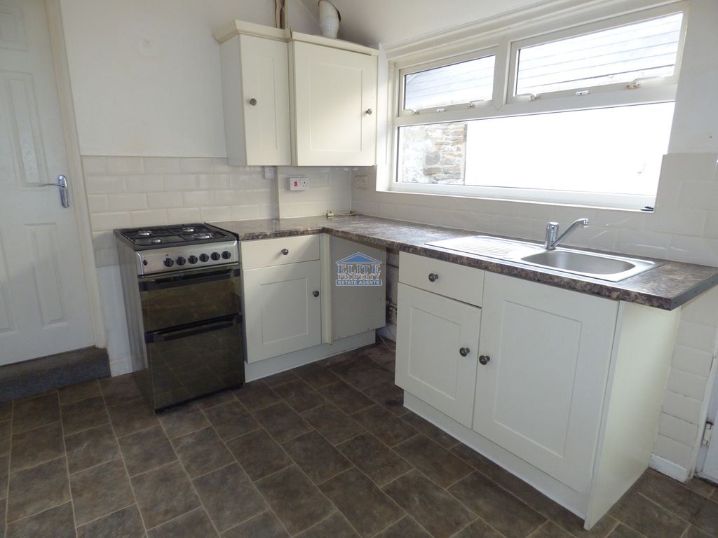 Property photo 2 of 14 Kitchen