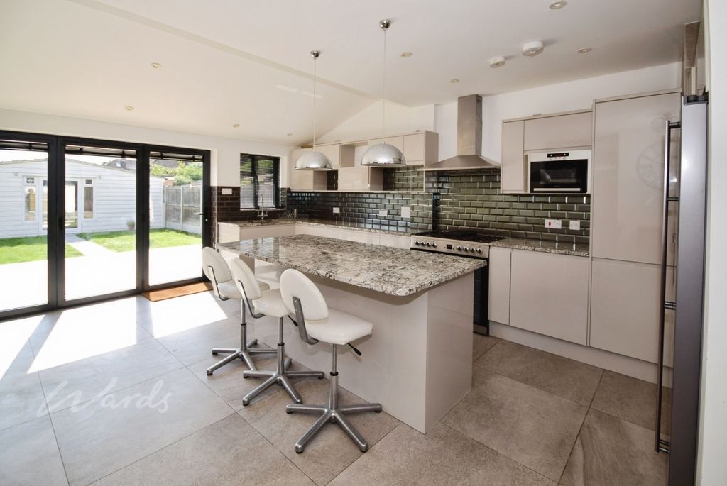 Property photo 2 of 10 Watling Kitchen