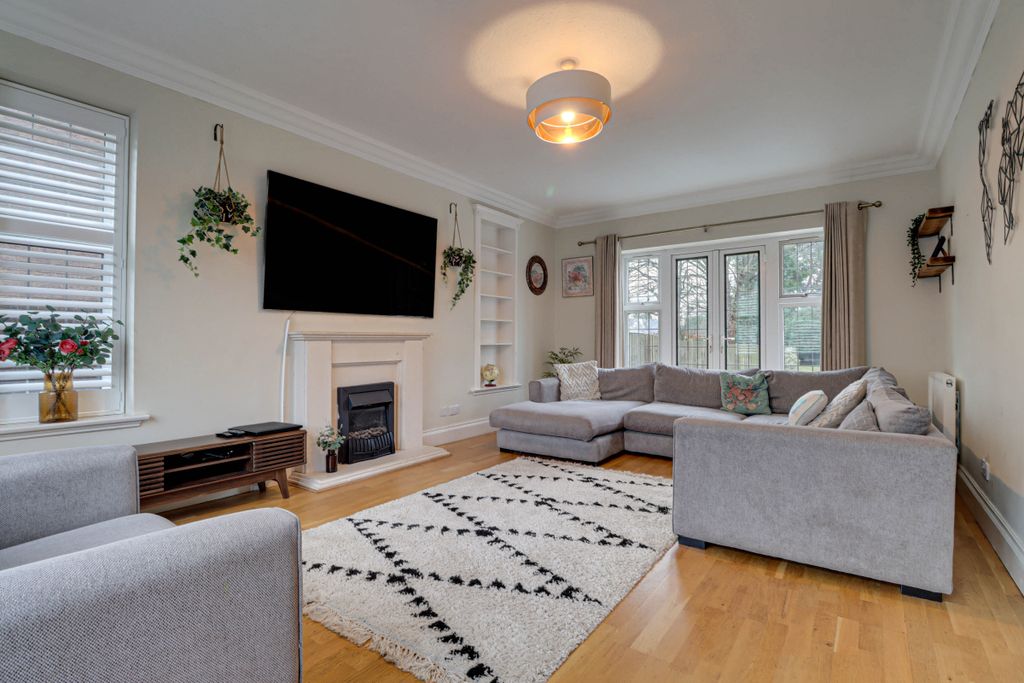 Property photo 3 of 25 Lounge