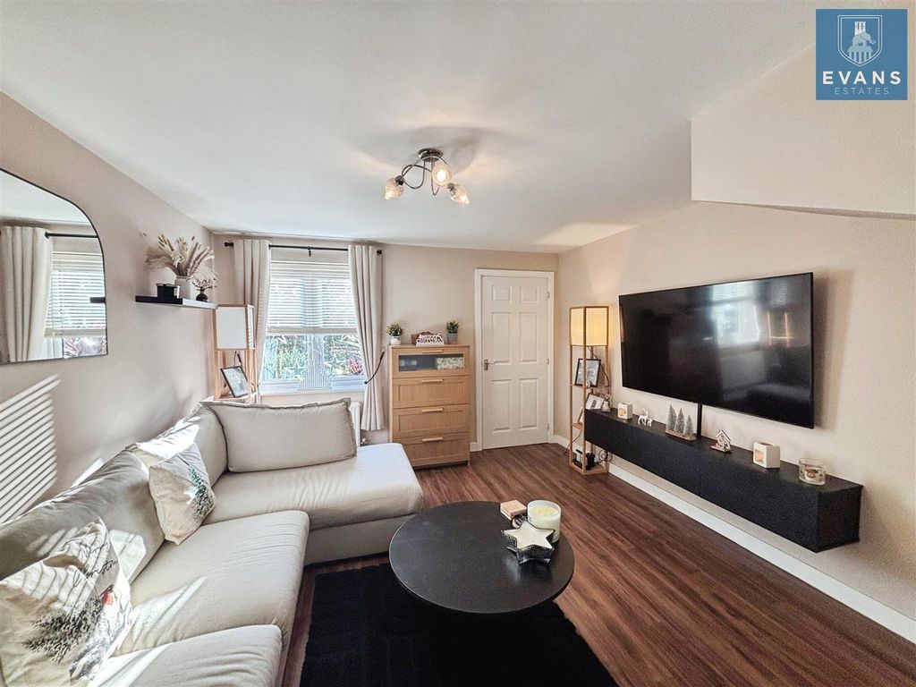 Property photo 2 of 22 Living Room