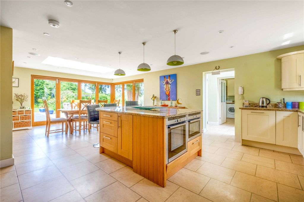 Property photo 3 of 20 Kitchen/Dining Room