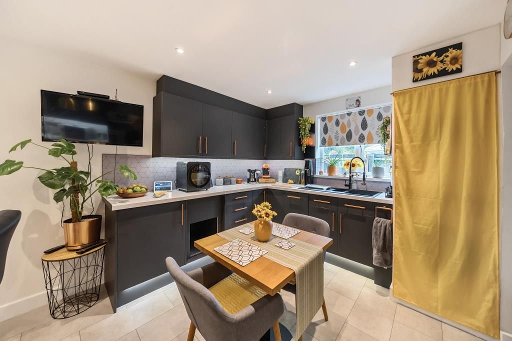 Property photo 3 of 12 Kitchen