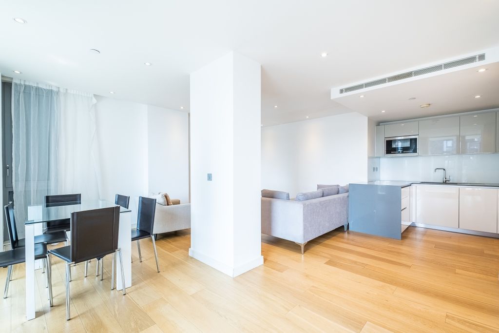 Property photo 1 of 12 Regents Wharf