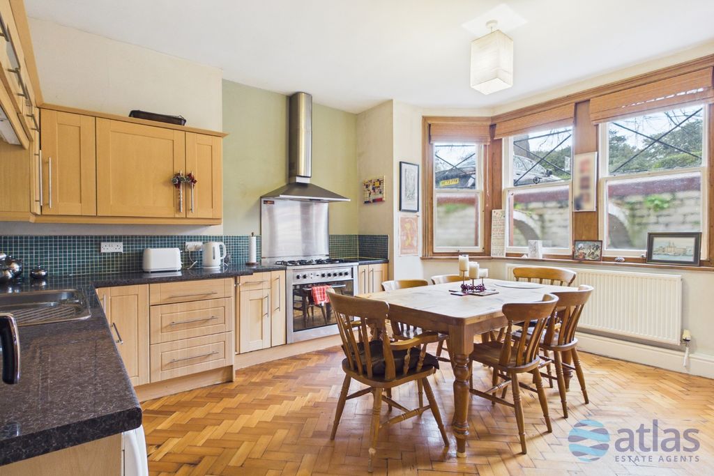 Property photo 3 of 21 Kitchen