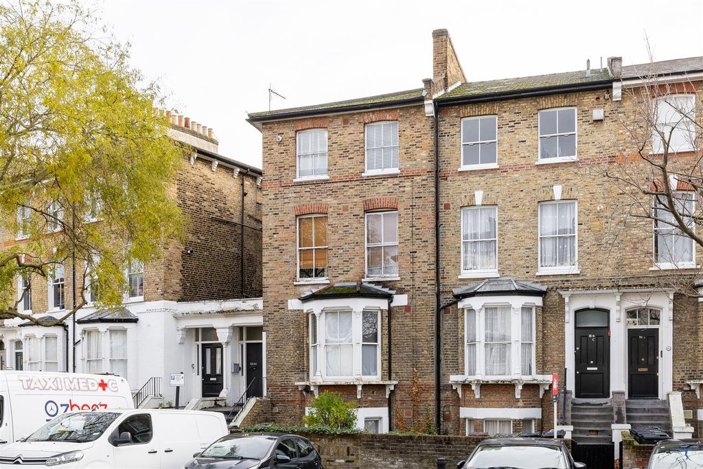 Property photo 1 of 16 Colvestone Crescent, E8