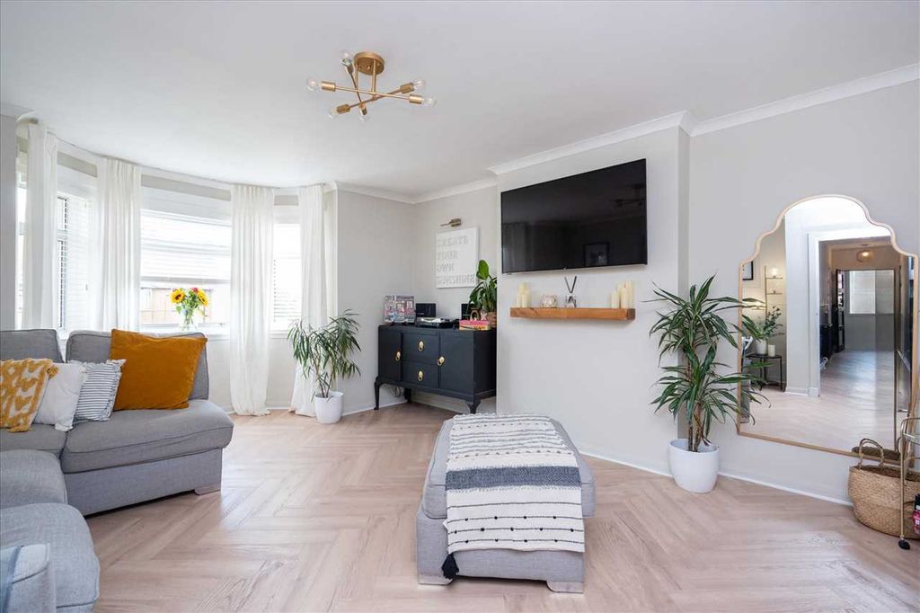 Property photo 2 of 26