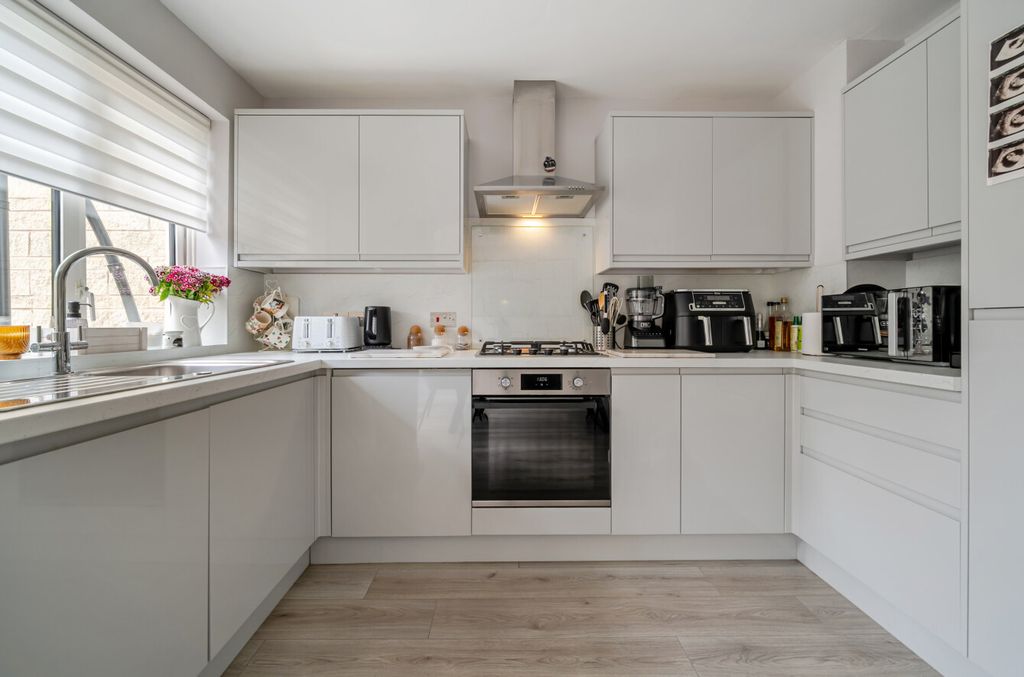 Property photo 3 of 23 1476944-15-6A295E...