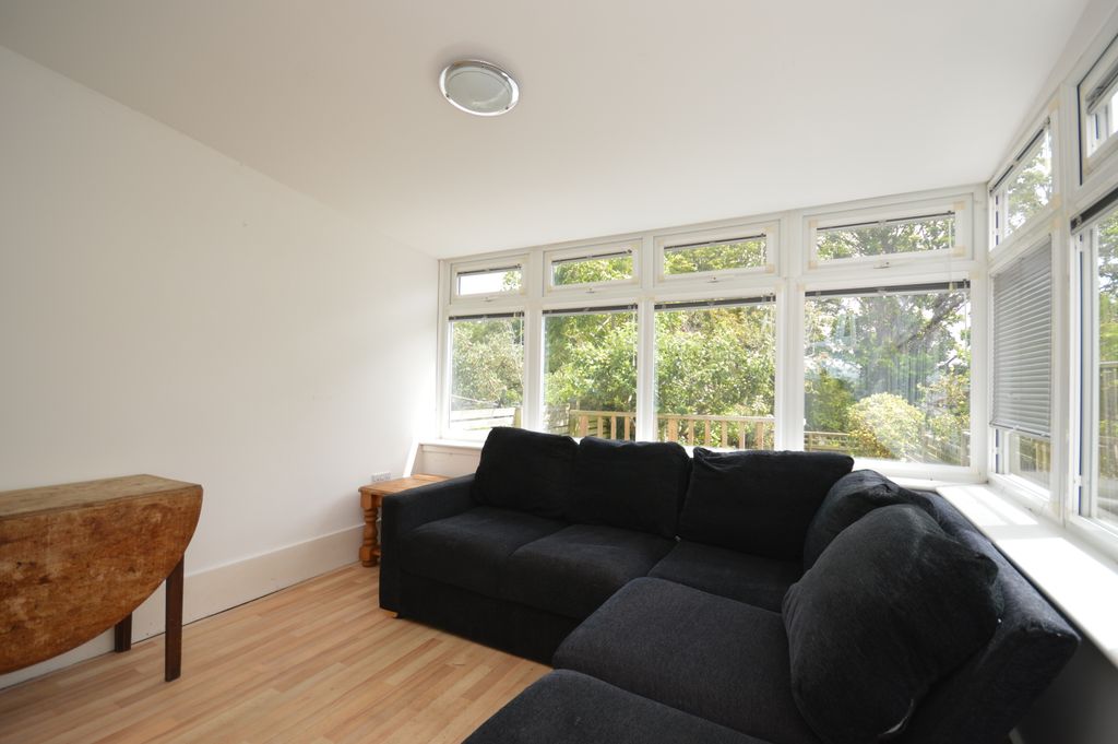 Property photo 2 of 14 Photo 02