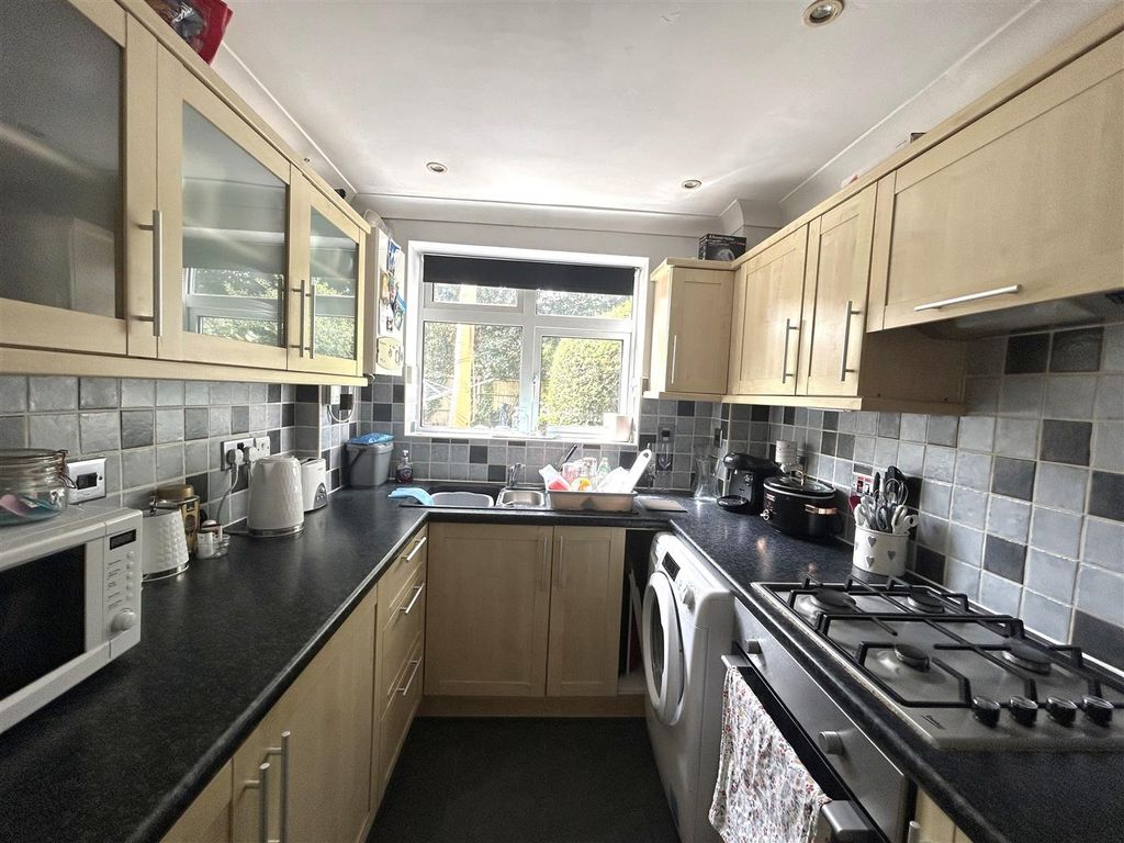 Property photo 3 of 9 Kitchen