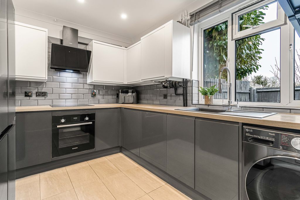 Property photo 3 of 18 1275445