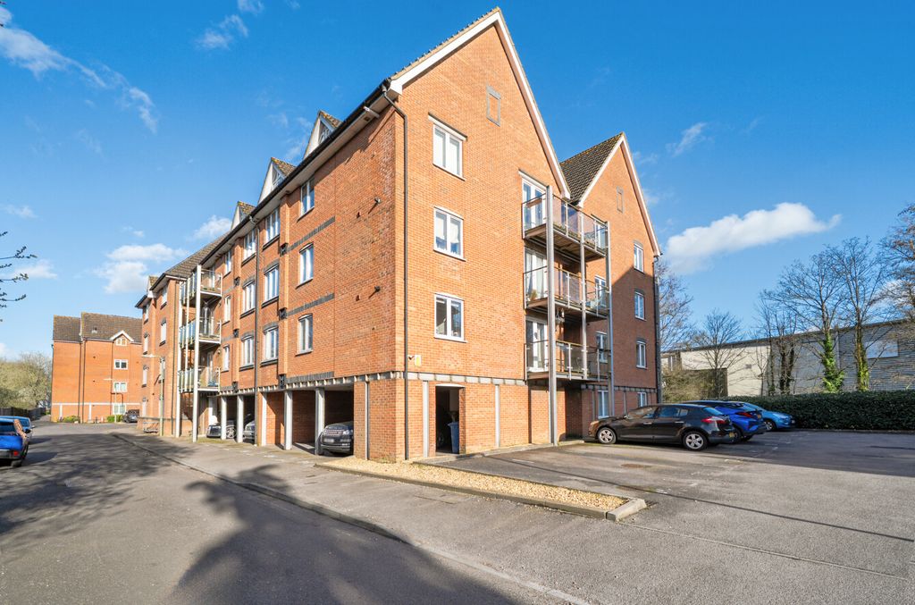 Property photo 1 of 12 1429182-4-69B1908...