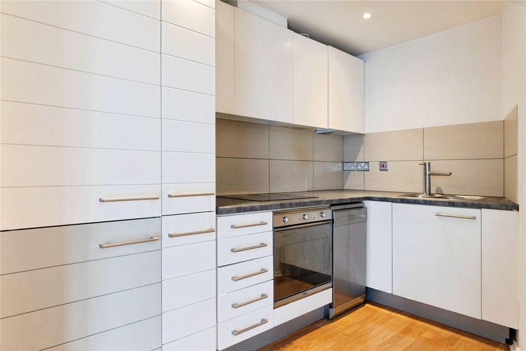 Property photo 3 of 20 Picture No. 04