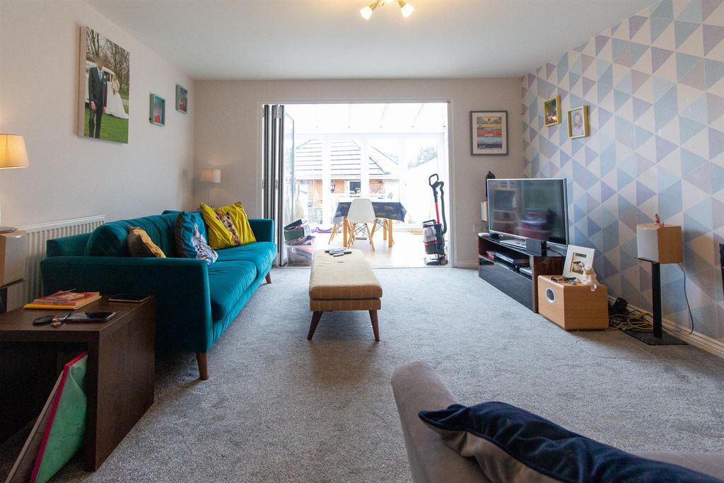 Property photo 2 of 16 66 Cedar Av - Lounge-2.Jpg