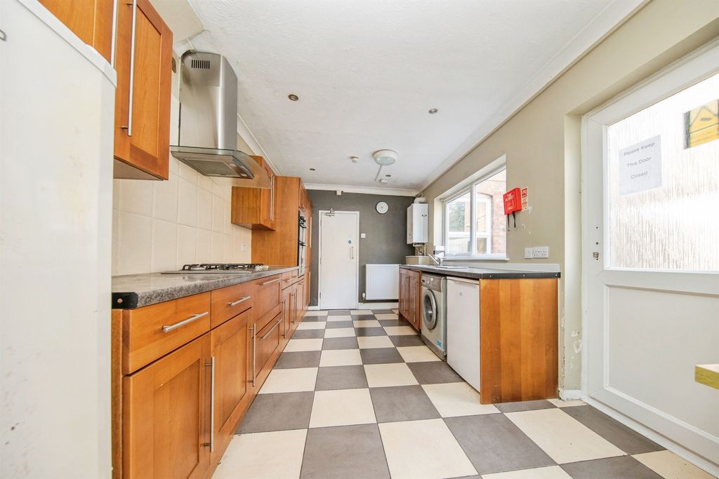Property photo 3 of 18