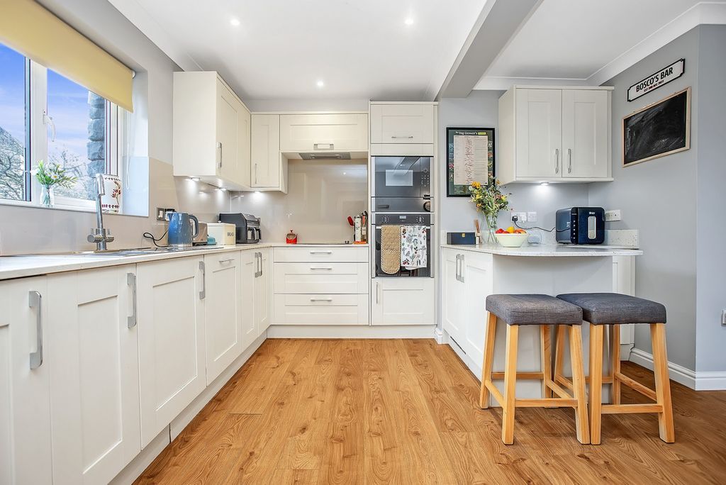 Property photo 3 of 36