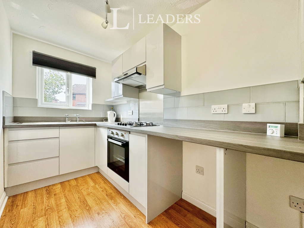 Property photo 3 of 7 Kitchen