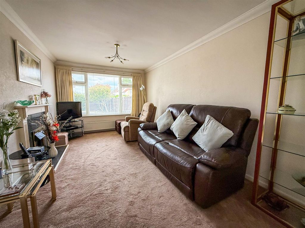Property photo 2 of 14 Lounge