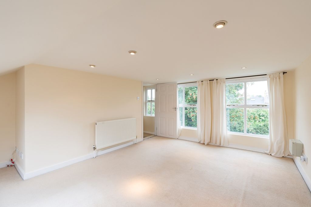 Property photo 3 of 16 Primary Bedroom