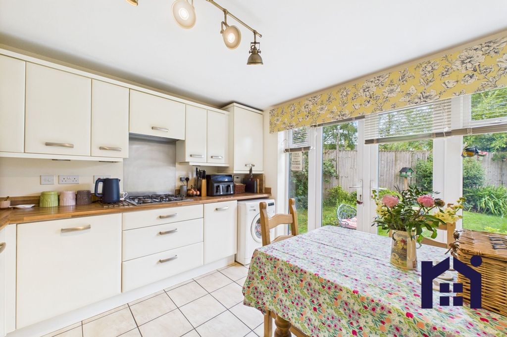 Property photo 3 of 28 Dining Kitchen