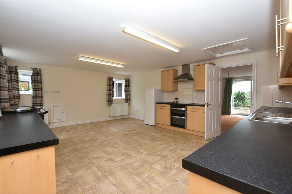 Property photo 3 of 12 Picture No. 02
