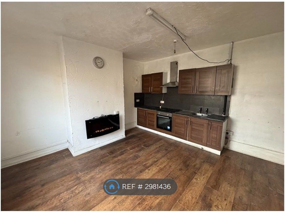 Property photo 2 of 8 Kitchen - Lounge