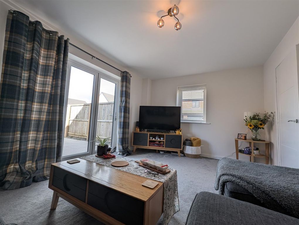 Property photo 2 of 14 Lounge