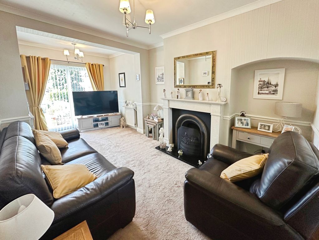 Property photo 2 of 16 Lounge