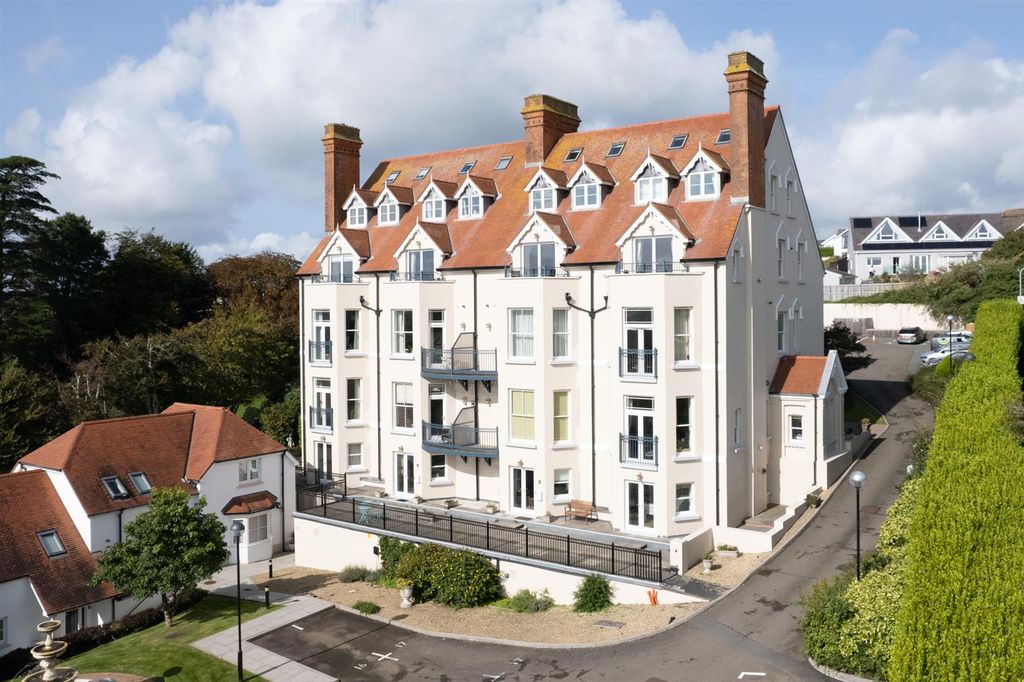 Property photo 1 of 26 16 Bryn Y Mor, Tenby