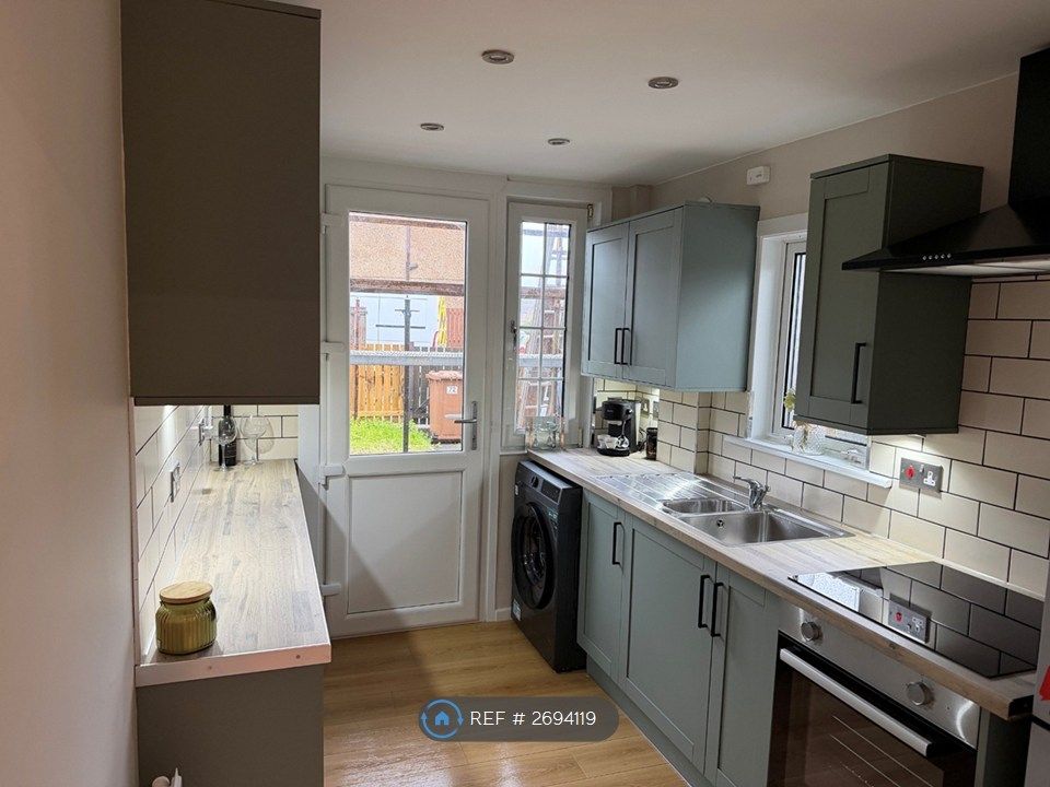 Property photo 2 of 18 Kitchen