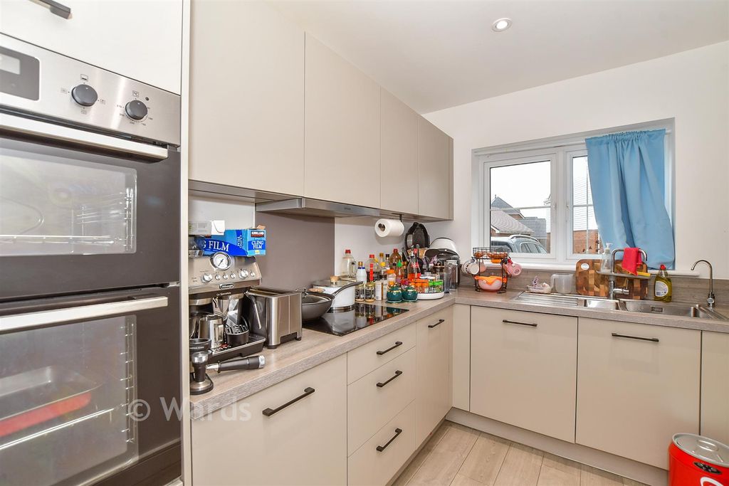 Property photo 3 of 19 Kitchen